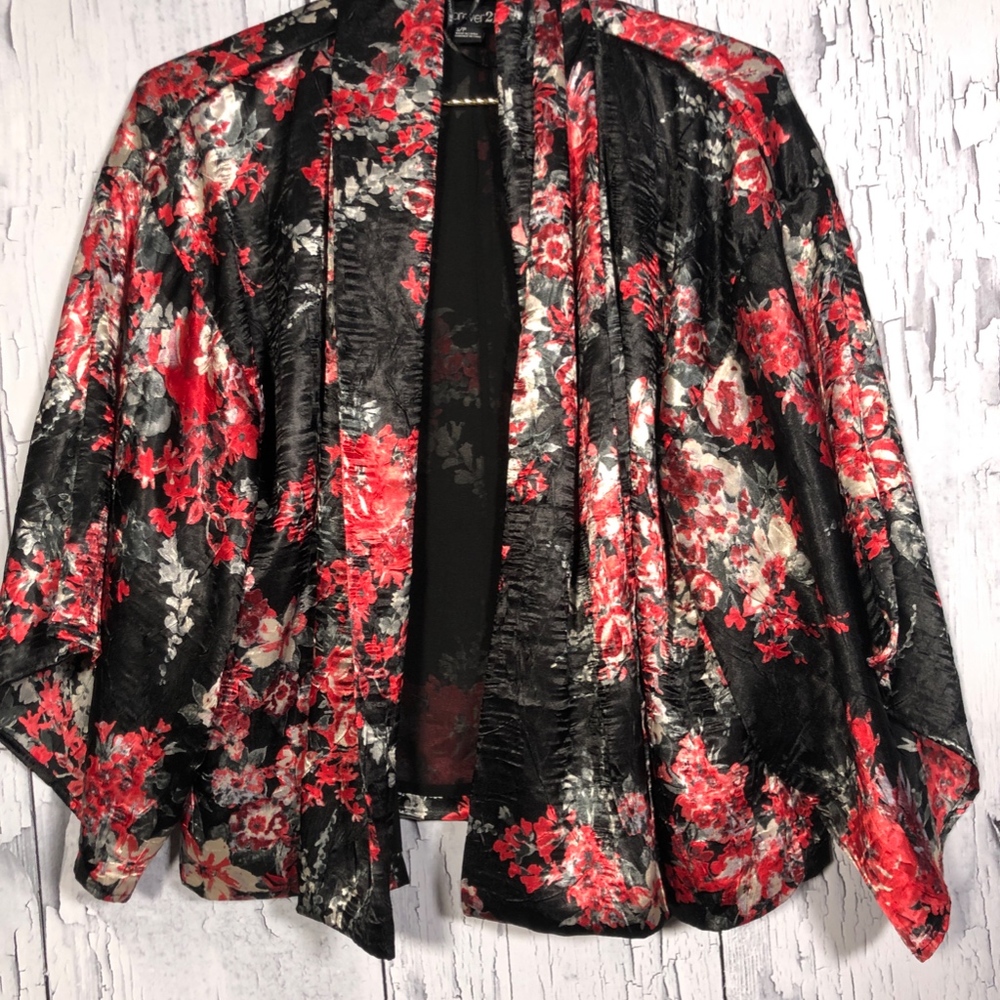 Forever 21 Flower Short Kimono Cover Sz S EUC - Picture 8 of 8